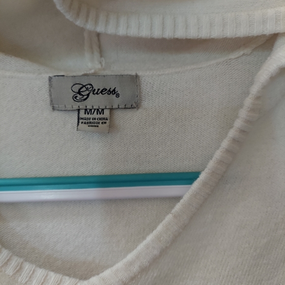 Guess sweater worn a few times. Super soft - Picture 4 of 8